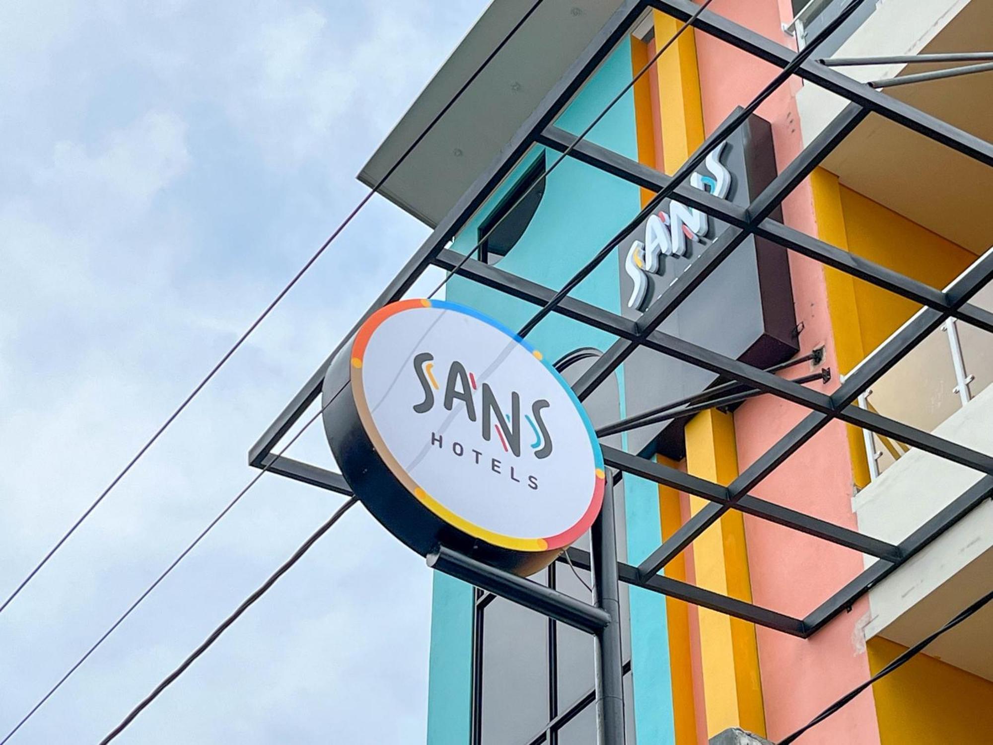Sans Hotel Premiere Majapahit スマラン エクステリア 写真