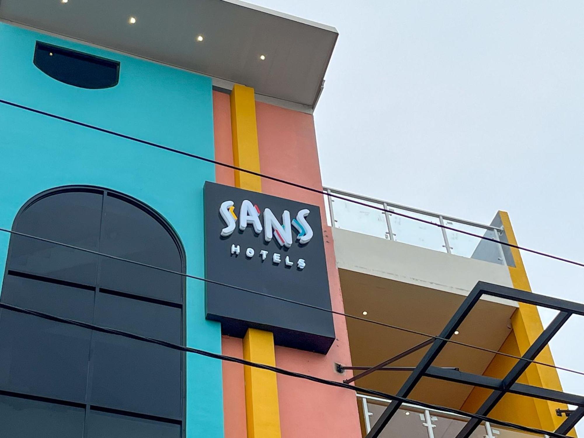 Sans Hotel Premiere Majapahit スマラン エクステリア 写真
