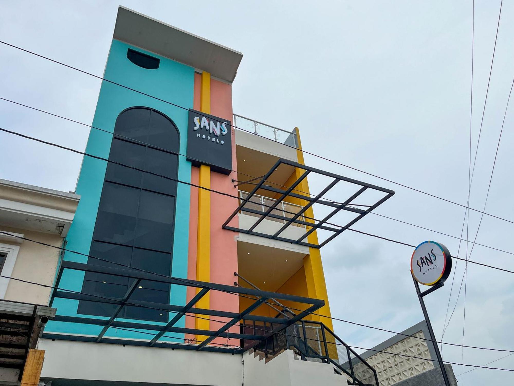 Sans Hotel Premiere Majapahit スマラン エクステリア 写真
