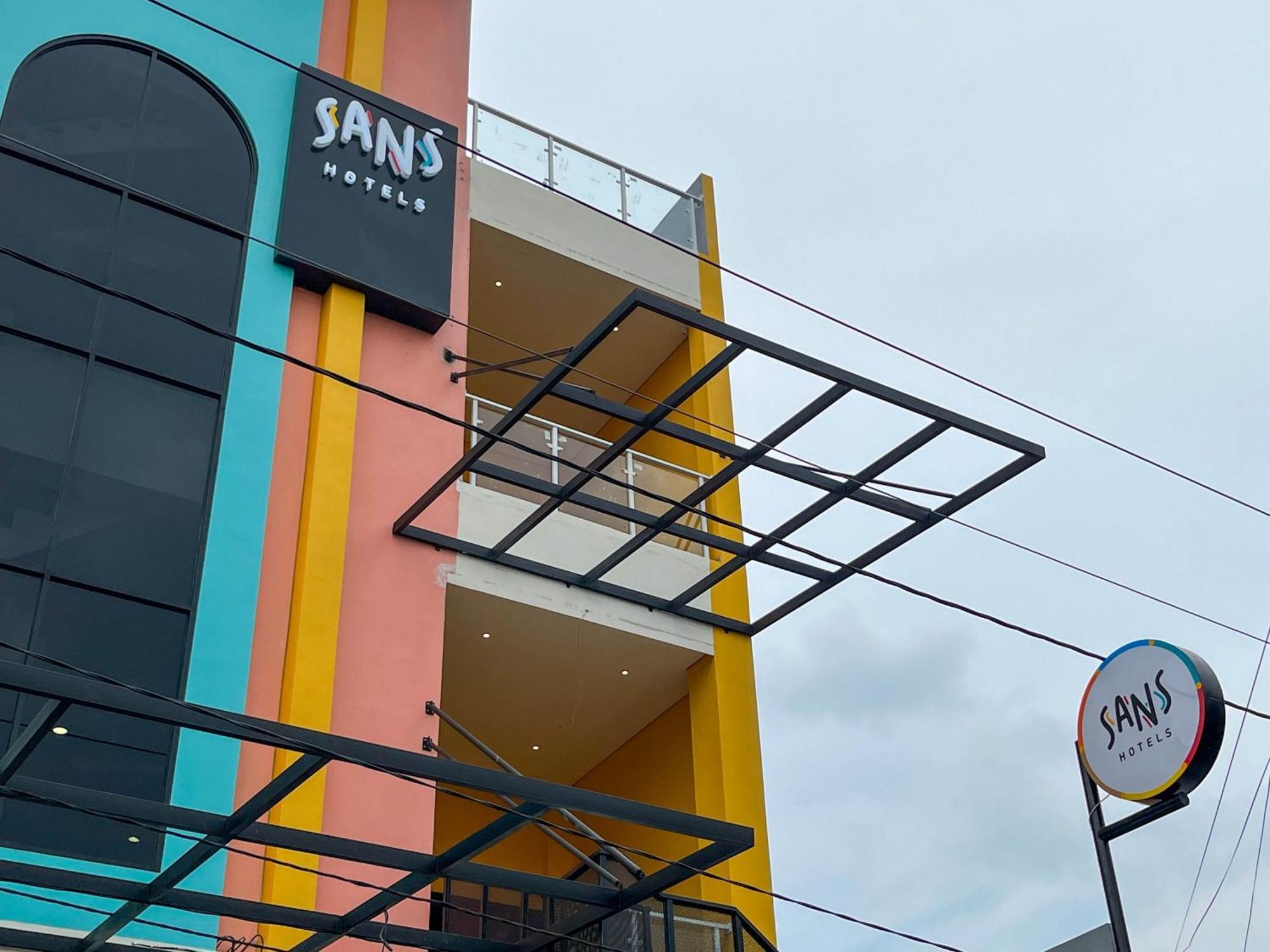Sans Hotel Premiere Majapahit スマラン エクステリア 写真