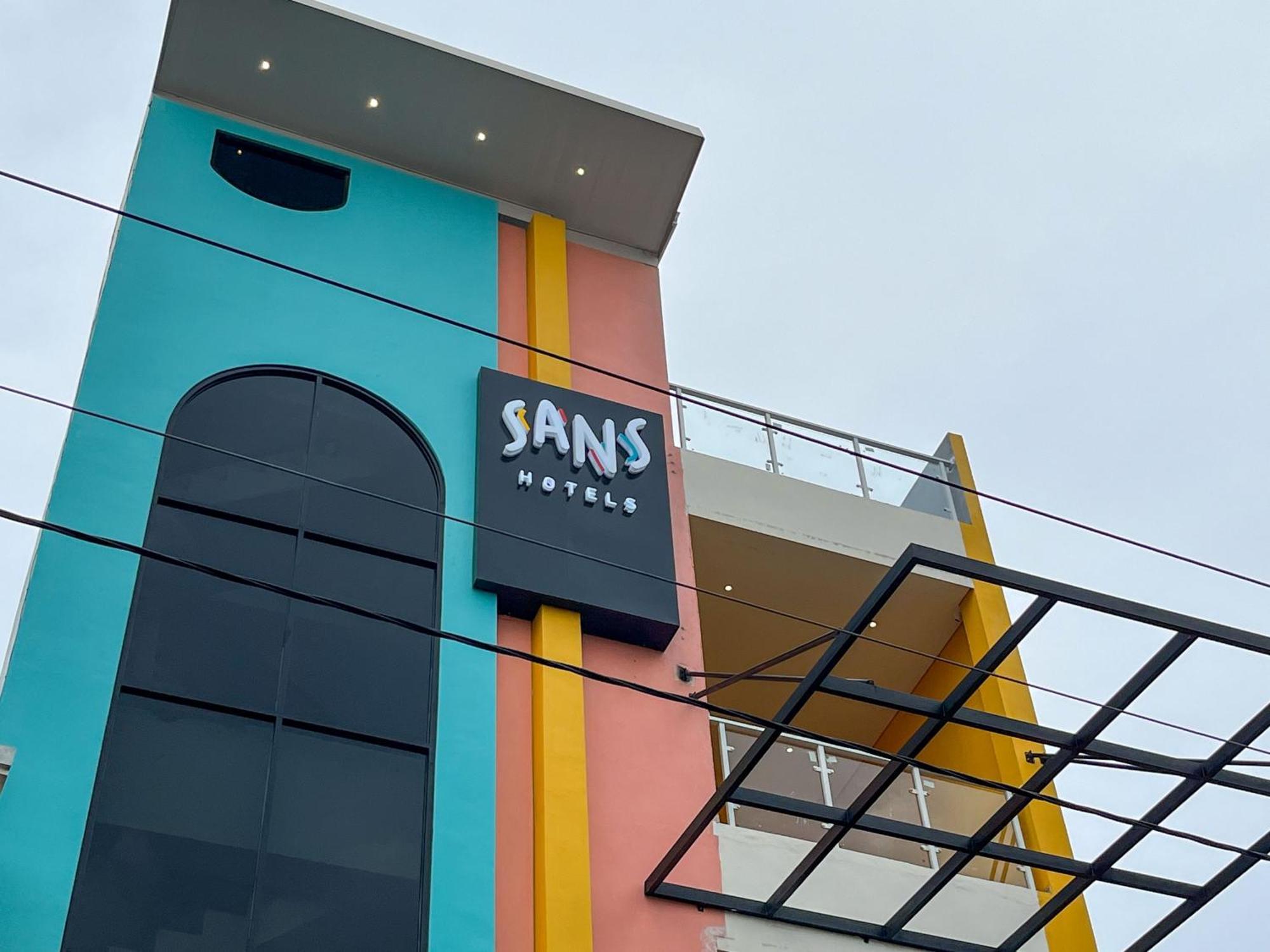Sans Hotel Premiere Majapahit スマラン エクステリア 写真