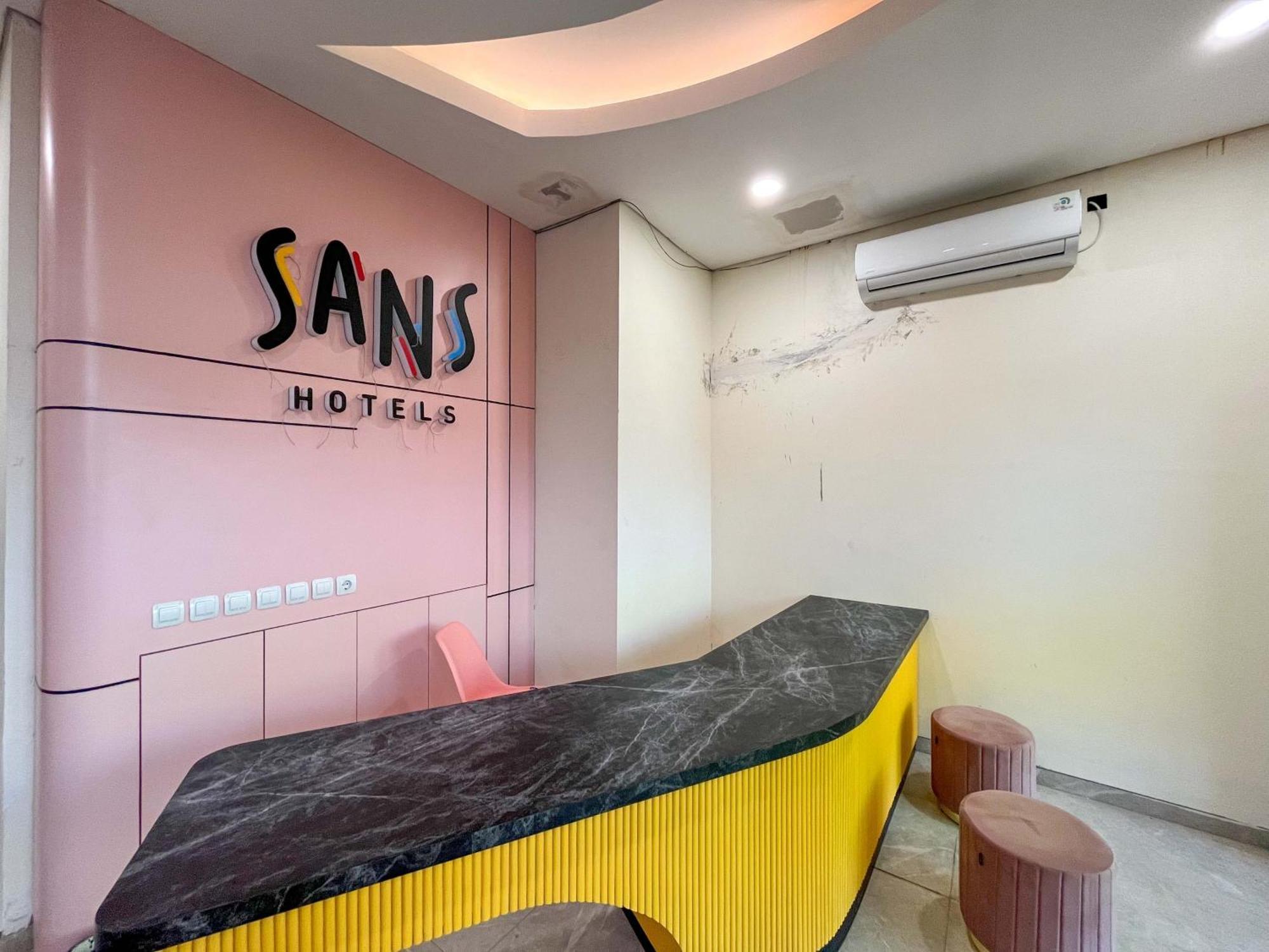 Sans Hotel Premiere Majapahit スマラン エクステリア 写真